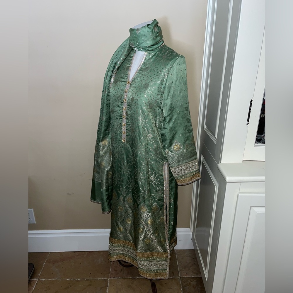 Women’s Pakistani Desi Indian Wedding Green Shalwar Kameez with Dupatta - Picture 4 of 8
